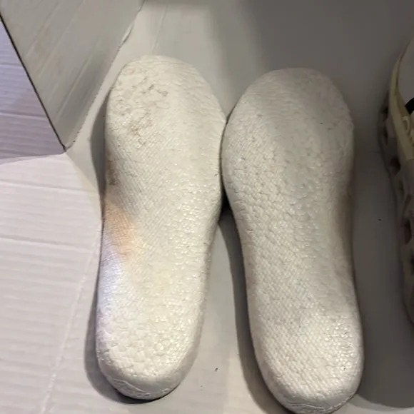 On cloud-on running cloud, monster 2, white &amp; green size 9 men’s tennis shoes.
