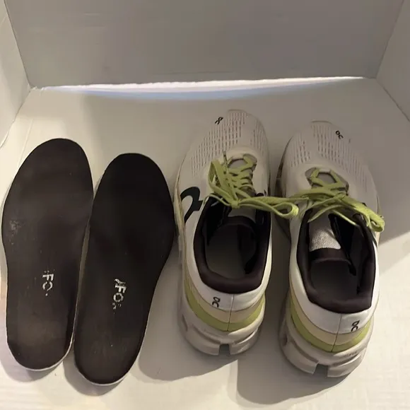 On cloud-on running cloud, monster 2, white &amp; green size 9 men’s tennis shoes.