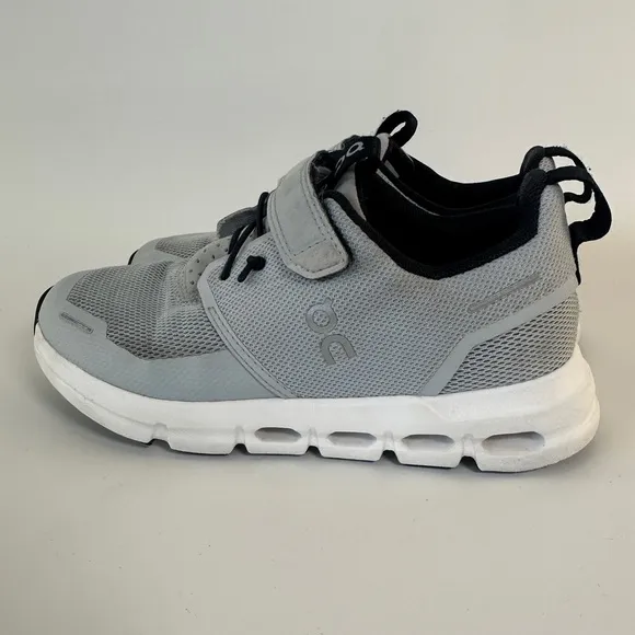 On Cloud Play Kids Lifestyle Shoe Sneaker K13.5 Glacier White Gray Blue No Tie