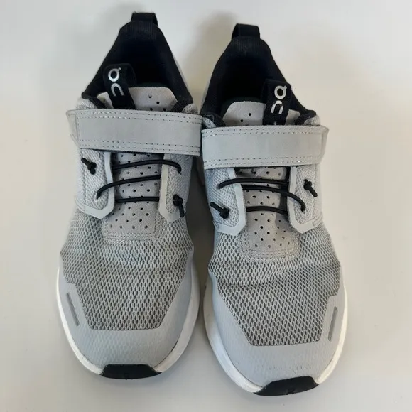On Cloud Play Kids Lifestyle Shoe Sneaker K13.5 Glacier White Gray Blue No Tie