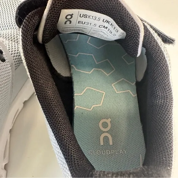 On Cloud Play Kids Lifestyle Shoe Sneaker K13.5 Glacier White Gray Blue No Tie