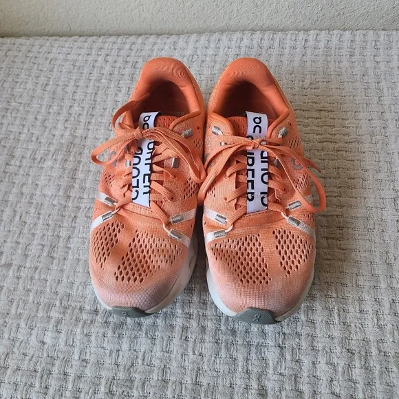 On Cloud Running Shoes Women's Size 7