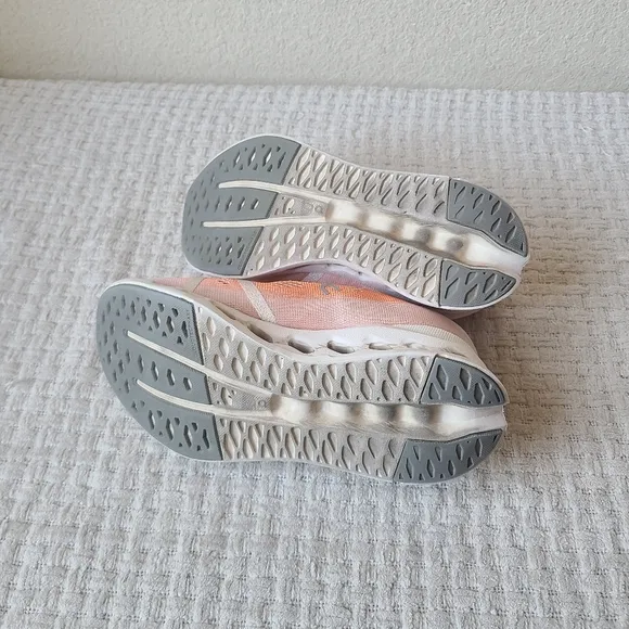 On Cloud Running Shoes Women's Size 7