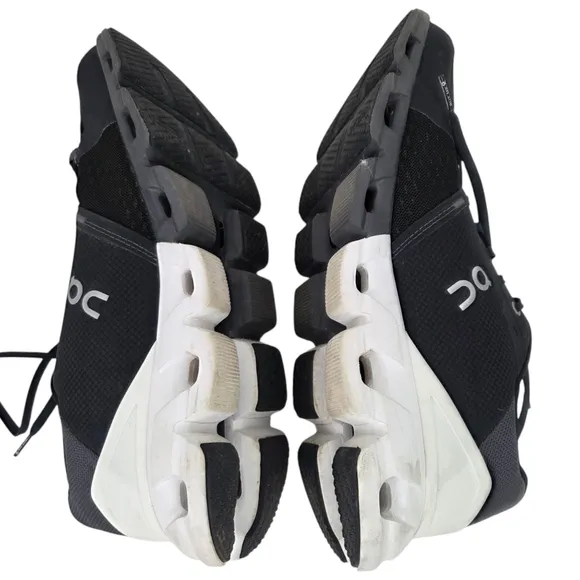 On Cloudflyer 4 Running Shoes Sneakers Mens 11.5 Black White On Cloud