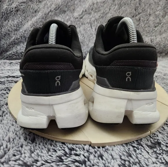 On Cloudrunner 2 Men's Size 9 Black/White Running Shoes