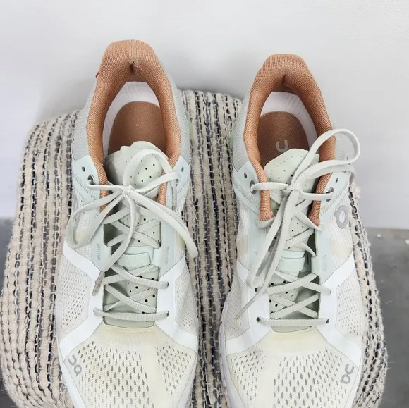 On Running Cloud X Womens Running Shoes White Seafoam Green Size 8.5.
