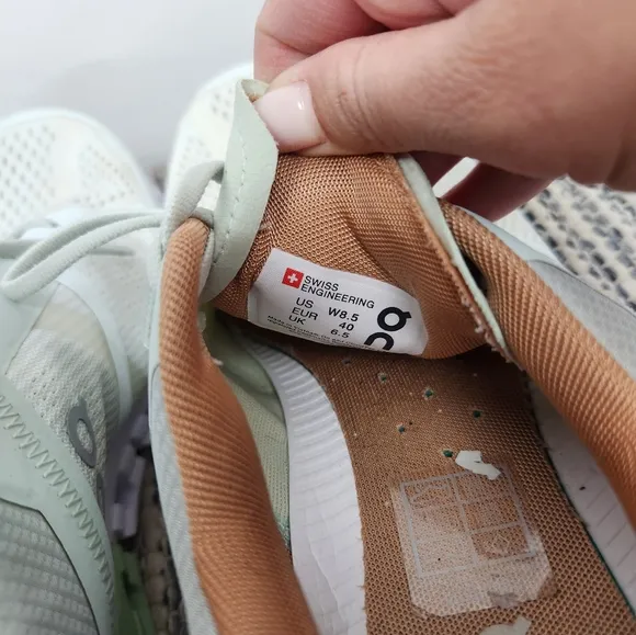 On Running Cloud X Womens Running Shoes White Seafoam Green Size 8.5.