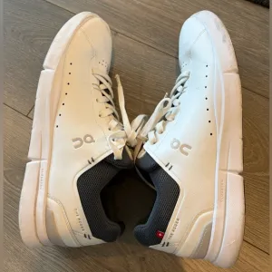 On Running Mens Sneaker The Roger Size 11 White