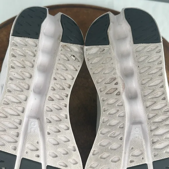 On Running Shoes Wm 10.5 Cloudsurfer White Running Sneakers CloudTecPhase