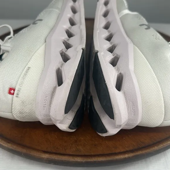 On Running Shoes Wm 10.5 Cloudsurfer White Running Sneakers CloudTecPhase