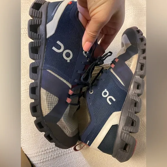 On Running X Shift Athletic Cloud Shoes ink/cherrySize 8
