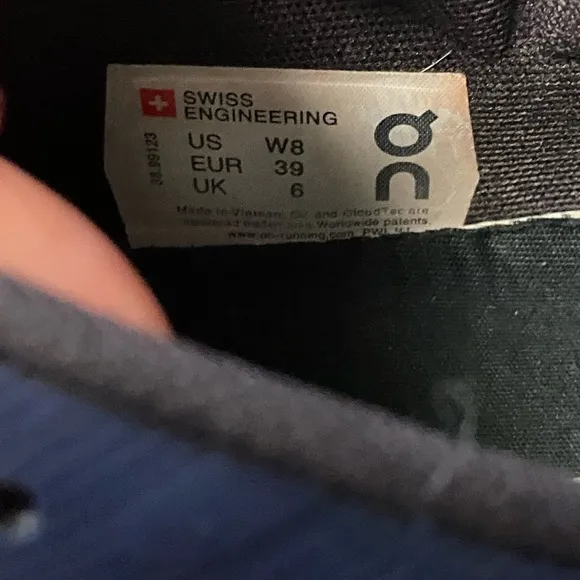 On Running X Shift Athletic Cloud Shoes ink/cherrySize 8
