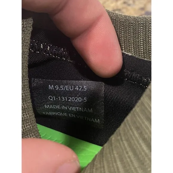 OOFOS Oomg Eezee Black &amp; Green Slip On Comfort Sock Shoes Men’s Size 9.5 - EUC