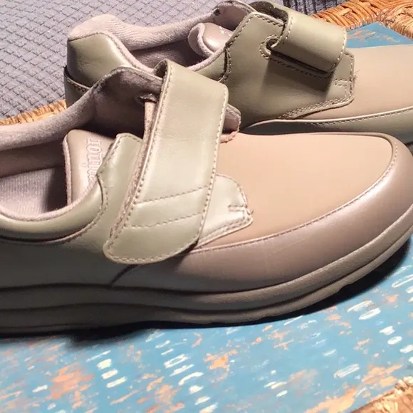 p.w. minor Pleasure Strap Taupe shoes 6M