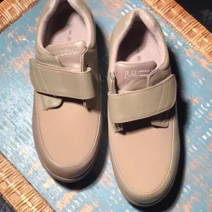 p.w. minor Pleasure Strap Taupe shoes 6M