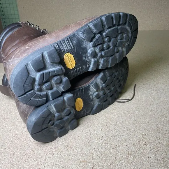 Red Wing Boots ASTM F 2413-11 Steel Toe Vibram Sole. Brown Size 10D