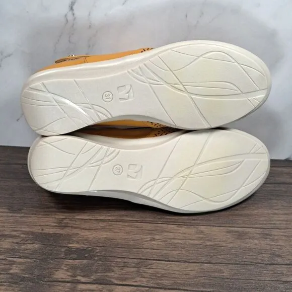 Revere Osaka Mustard French Laser Leather Mary Jane Womens Size 6 M Shoes (NIB)
