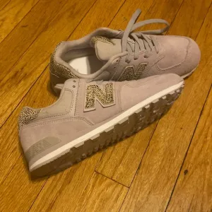Running shoes