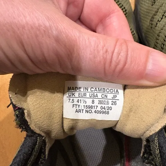 Salomon Outline GTX men hiking shoes olive green sz 8