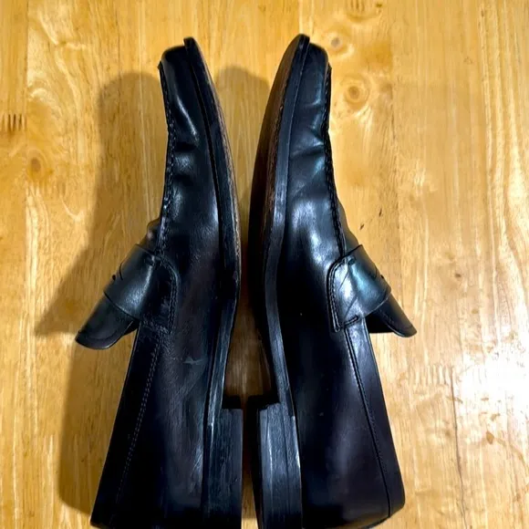 Salvatore Ferragamo black loafers (US Size 8D) gorgeous looking shoes