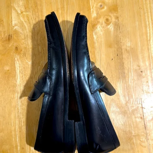 Salvatore Ferragamo black loafers (US Size 8D) gorgeous looking shoes