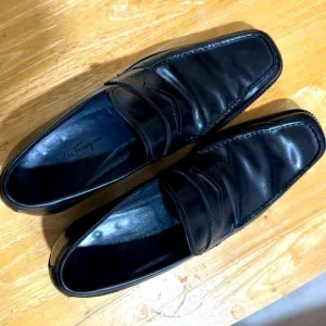 Salvatore Ferragamo black loafers (US Size 8D) gorgeous looking shoes