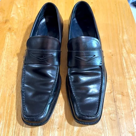 Salvatore Ferragamo black loafers (US Size 8D) gorgeous looking shoes