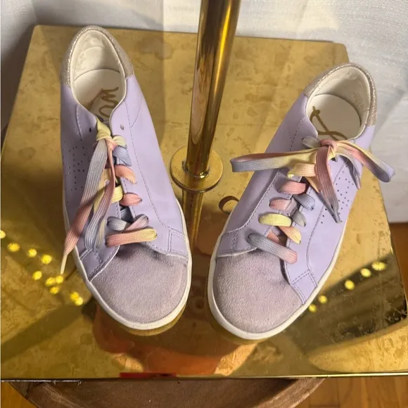 Sam Edelman White Sneakers with Comfort Fit and Sleek Design