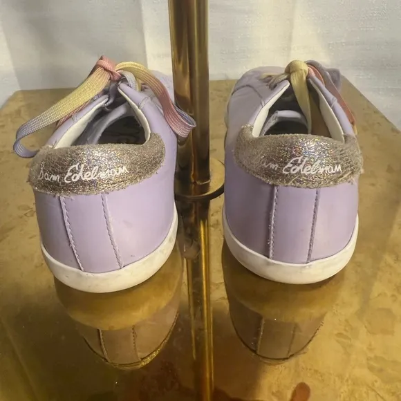 Sam Edelman White Sneakers with Comfort Fit and Sleek Design