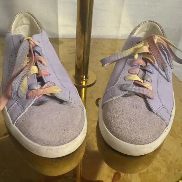 Sam Edelman White Sneakers with Comfort Fit and Sleek Design