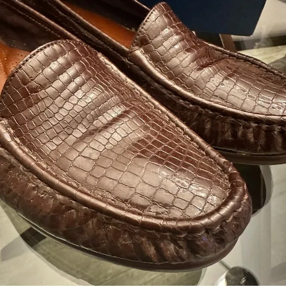 SAS Tripad Womens Brown Loafers Patent  Crocodile Print Shoes -used once.
