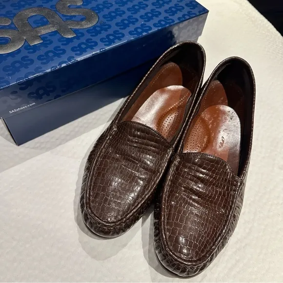 SAS Tripad Womens Brown Loafers Patent  Crocodile Print Shoes -used once.