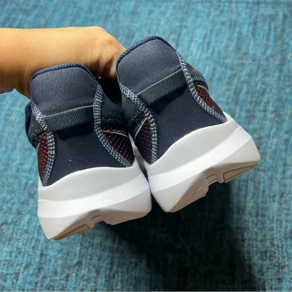 Saucony Kinvara 14 Running Shoes in Navy Red White