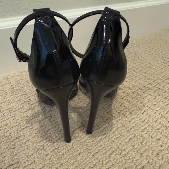 SCHUTZ Cadey Lee Leather Sandal in Black Patent Leather size 7.5