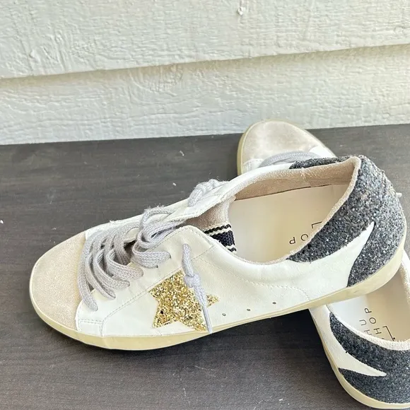SHU SHOP  Women's Cream and Gold Sneakers / Zize 9