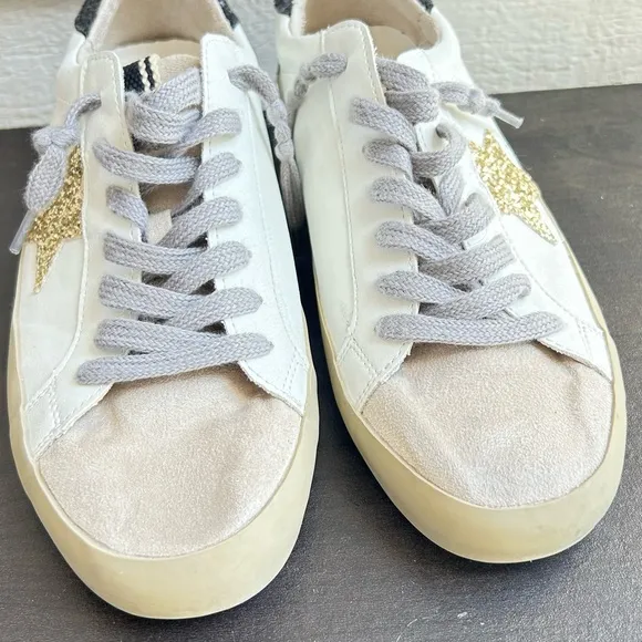 SHU SHOP  Women's Cream and Gold Sneakers / Zize 9
