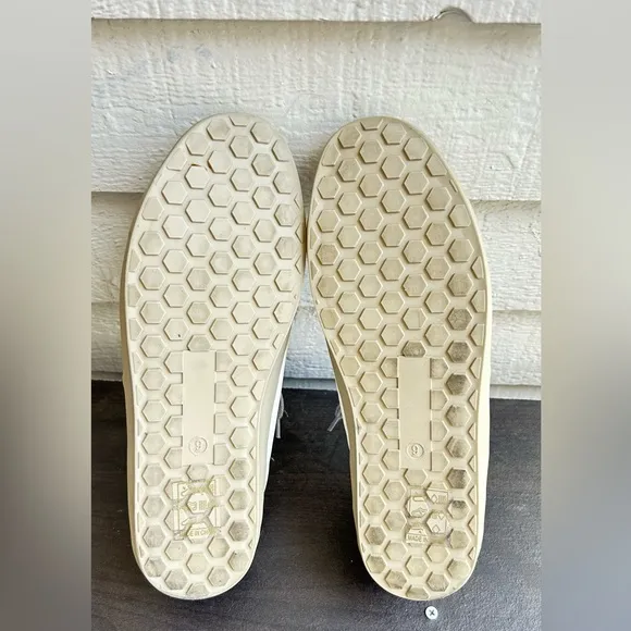 SHU SHOP  Women's Cream and Gold Sneakers / Zize 9