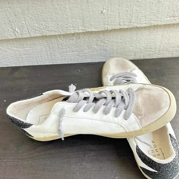 SHU SHOP  Women's Cream and Gold Sneakers / Zize 9