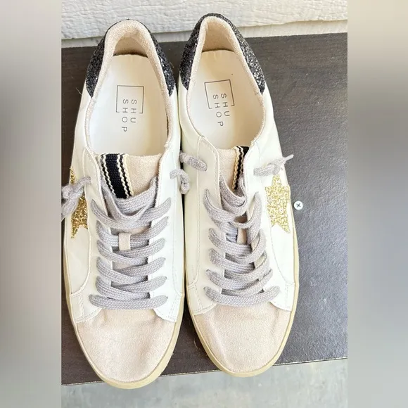 SHU SHOP  Women's Cream and Gold Sneakers / Zize 9