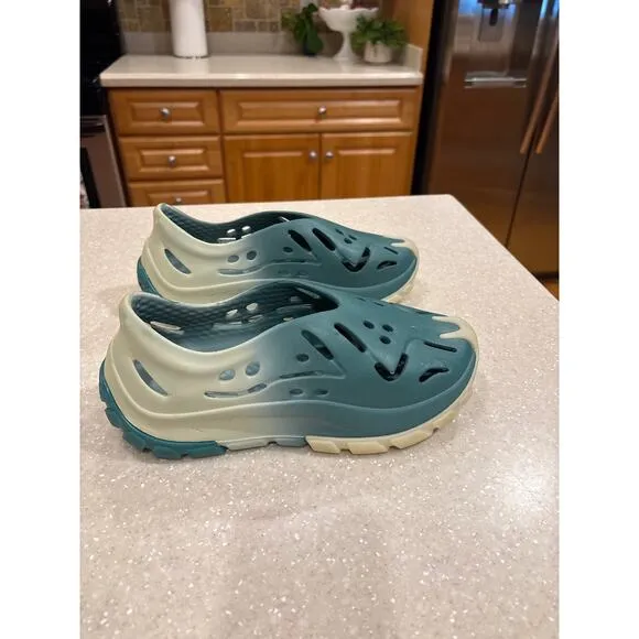 SIA Collective Somewhere in America Size 6/7 Unisex Waterproof Evo Foam Shoes