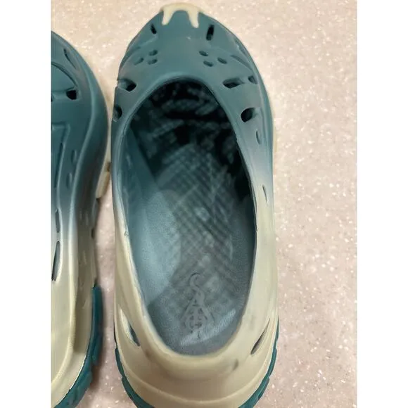 SIA Collective Somewhere in America Size 6/7 Unisex Waterproof Evo Foam Shoes