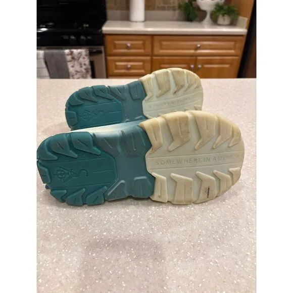 SIA Collective Somewhere in America Size 6/7 Unisex Waterproof Evo Foam Shoes