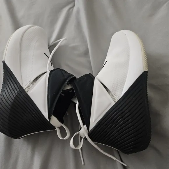 Size 4 Y OR Womens Size 8 Nike White and Black Why Not Zero Jordans