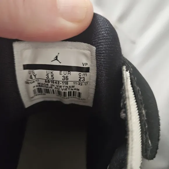 Size 4 Y OR Womens Size 8 Nike White and Black Why Not Zero Jordans