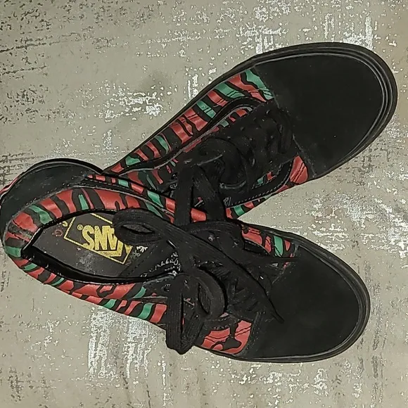 Size 7.5 - VANS A Tribe Called Quest x Old Skool Stripes