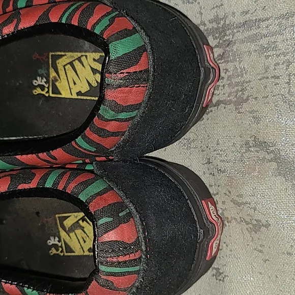 Size 7.5 - VANS A Tribe Called Quest x Old Skool Stripes