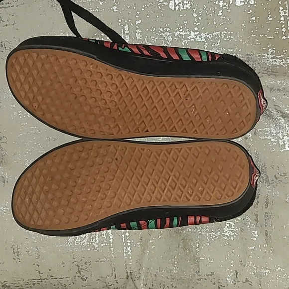 Size 7.5 - VANS A Tribe Called Quest x Old Skool Stripes