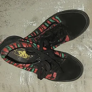 Size 7.5 - VANS A Tribe Called Quest x Old Skool Stripes