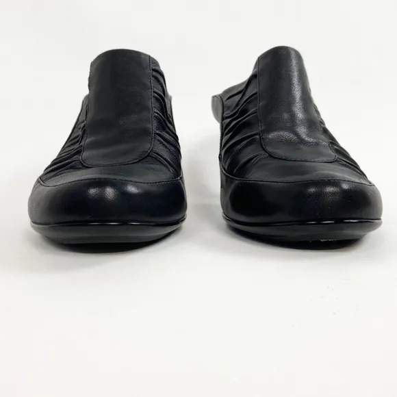 Sofft Leather Ruched Black Slip On Mules Closed Toe Heels Open Back Pumps