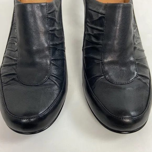 Sofft Leather Ruched Black Slip On Mules Closed Toe Heels Open Back Pumps